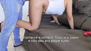 Istri Seksi Menaikkan Pantatnya Dan Bercinta Dengan Suaminya Di Ruang Tamu Apartemen Mertua, Menerima Banyak Cairan Di Vaginanya