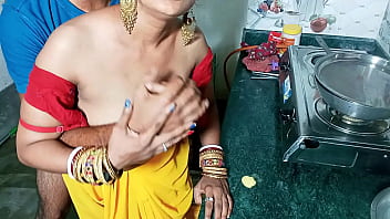 मालिक ने रसोई में ले जाकर 21 साल की फूल जैसी नाजुक कामवाली लड़की को जमकर चोदा