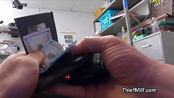 Peramal Milf Bertekuk Lutut Dan Siap Disetubuhi Setelah Ketahuan