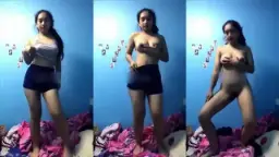 Gadis Remaja Cantik Bermain Dengan Dirinya Sendiri Bagian 1