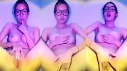 Mata Penuh Nafsu Mengintip Tetek Montok Yang Sedang Digoyang-goyangkan