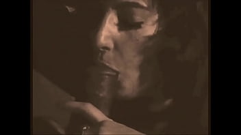 Ibu Tiri Bergaya Retro Yang Menggoda