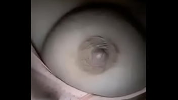 Gadis Desi Memamerkan Payudara Panasnya Yang Menggoda