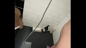 Gadis Elit Saudi Berbadan Sempurna Menggoda Memek Mungilnya Di Kamar Mandi – Putri Salju Arab Amatir