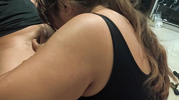 Madre Soltera Ardiente, Ansiosa Por Chupar Verga Y Vaciar Cada Gota De Leche