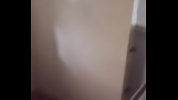 Gã Học Sinh Trung Học Chạy Vào Nhà Vệ Sinh Trường để Xả Bầu Tâm Sự