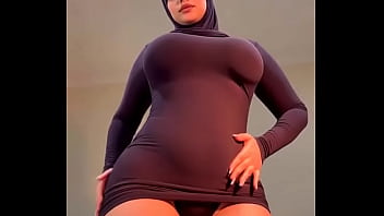 Gadis Berhijab Yang Menggoda Menari Dengan Gerakan Penuh Gairah