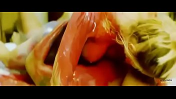 Pemeran Utama India Digoyang Pria Bule