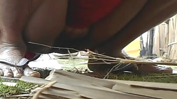 Desi Berbulu Basah Menggoda