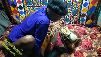 माँ को अपने कमरे में बुलाकर चोदा