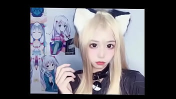 Gadis Tionghoa Yang Menggoda Dengan Tubuh Seksi