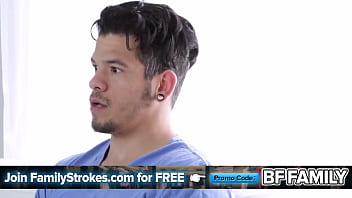 Jika Dia Menghancurkan Mobil Ayah Tiri Mesumnya, Dia Harus Membiarkannya Menidurinya Sesuka Hati