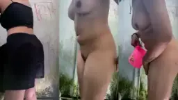 Mengintip Kamar Ganti Kolam Renang Yang Menggoda